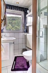 Bad zum Dreibettzimmer Bad zum Dreibettzimmer