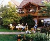 Zwei weitere Appartementwohnungen befinden sich in diesem Haus Zwei weitere Appartementwohnungen befinden sich in diesem Haus