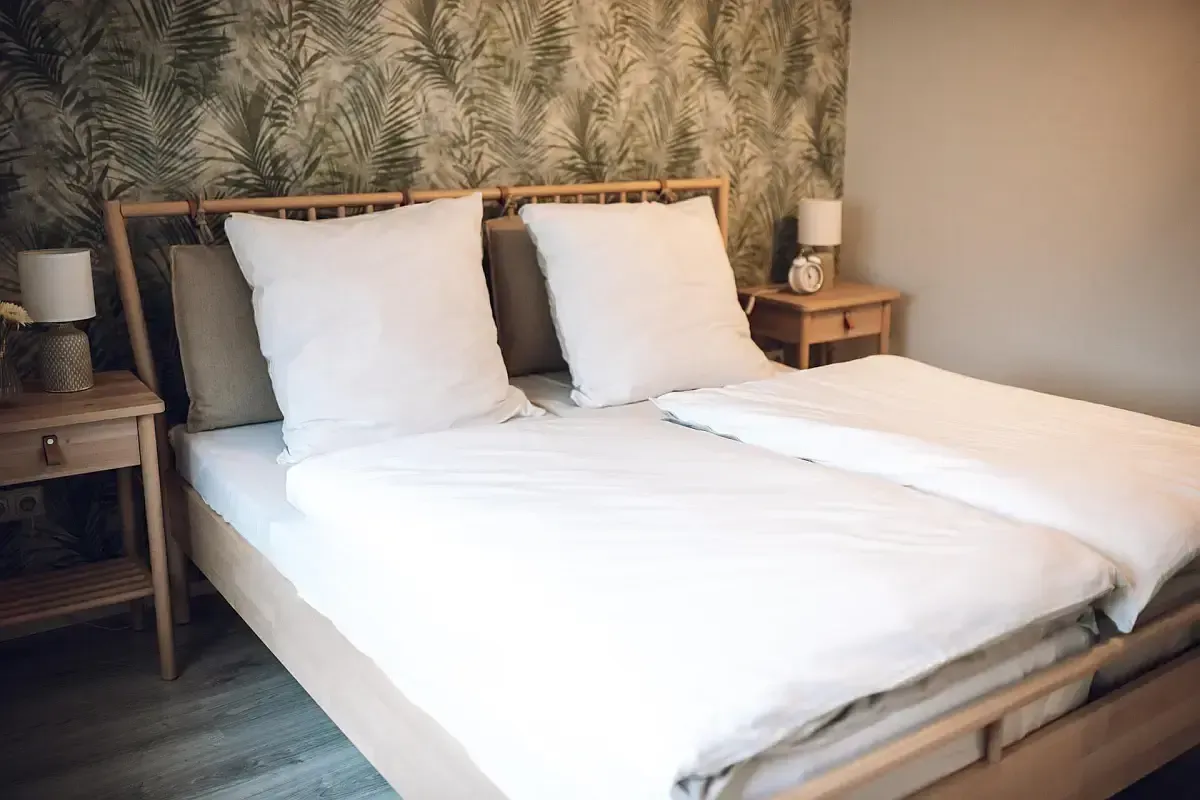 Schlafzimmer (1) Schlafzimmer (1)