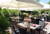 Große Gartenterrasse