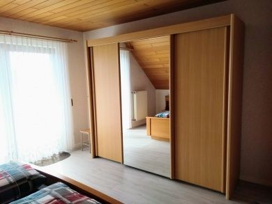 Renovierte, große 3-Sterne Ferienwohnung (DTV-Klassifizierung) im Winzerhaus, mit Blick in Natur und Weinberge, für 2 - 4 Personen geeignet.