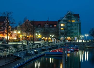 Uferpromenade am Abend