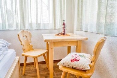 Weingut, Brennerei, Gästehaus und Weinstube Politschek