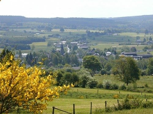 Idylisch im Tal eingebettet liegt das Dorf Recht,umgeben von Wäldern