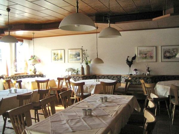 Weinhaus - Restaurant Serwazi-Zenzen in Mesenich an der Mosel