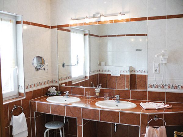 Weinhaus - Restaurant Serwazi-Zenzen in Mesenich an der Mosel